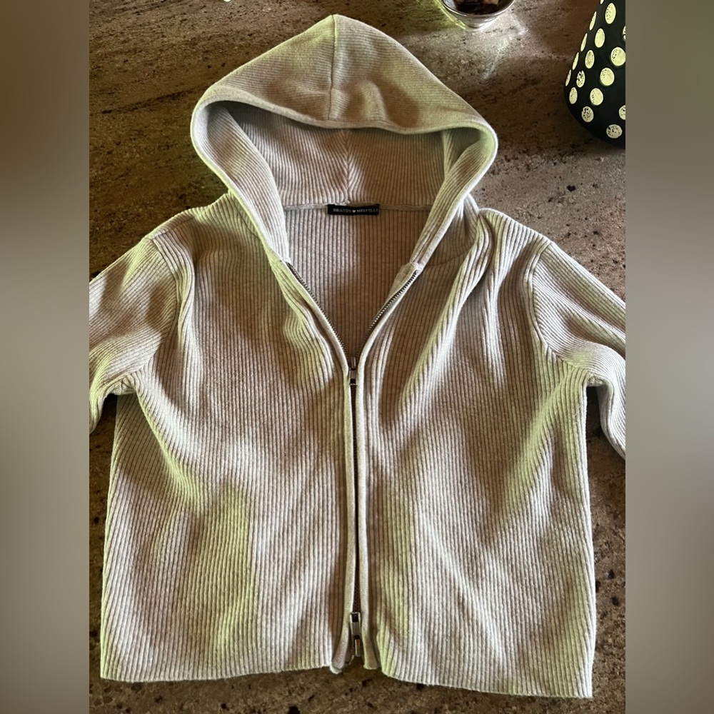 Brandy Melville Cropped Sweatshirt